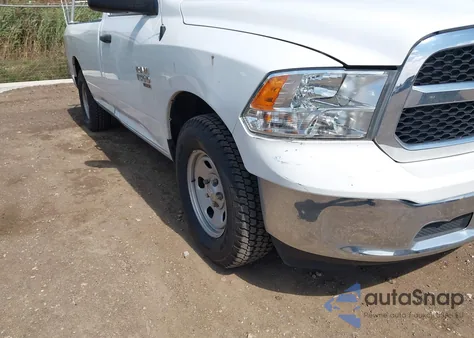 2022 Ram 1500 Classic Tradesman 4X2 8' Box from USA, damaged, VIN 3C6JR6DG9NG284355